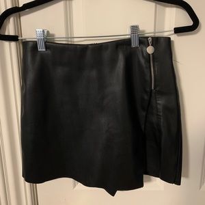 Black Zara side zip skort